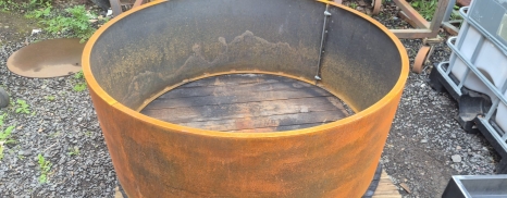 Planter in 2 halves Planter in 2 halves